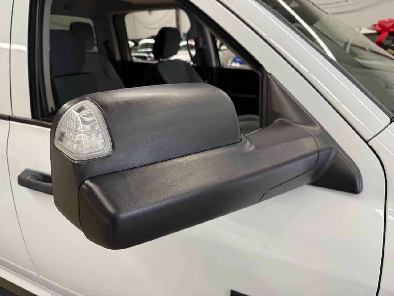 2021 RAM 1500 Classic EXPRESS - Photo #10