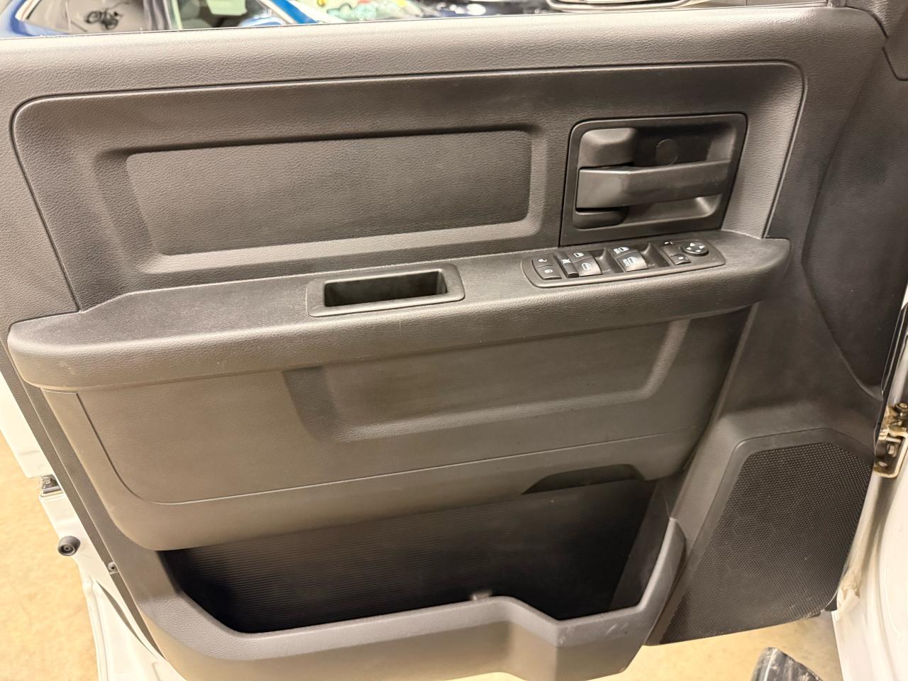 2021 RAM 1500 Classic EXPRESS - Photo #18