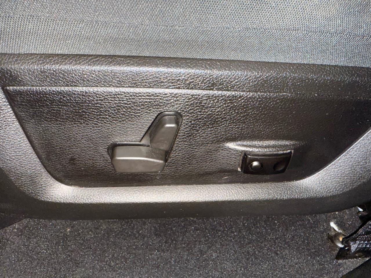 2021 RAM 1500 Classic EXPRESS - Photo #17