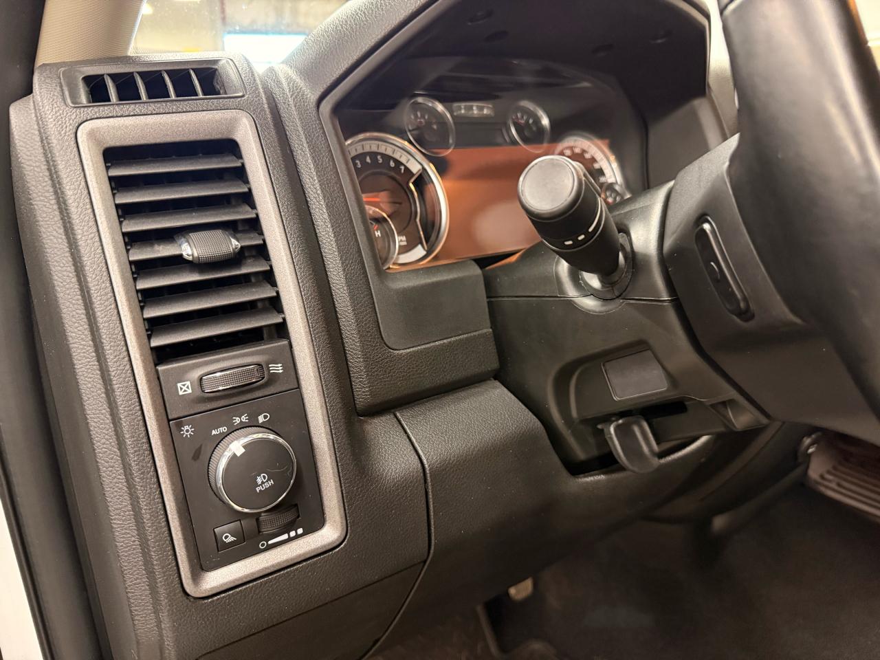 2021 RAM 1500 Classic EXPRESS - Photo #19