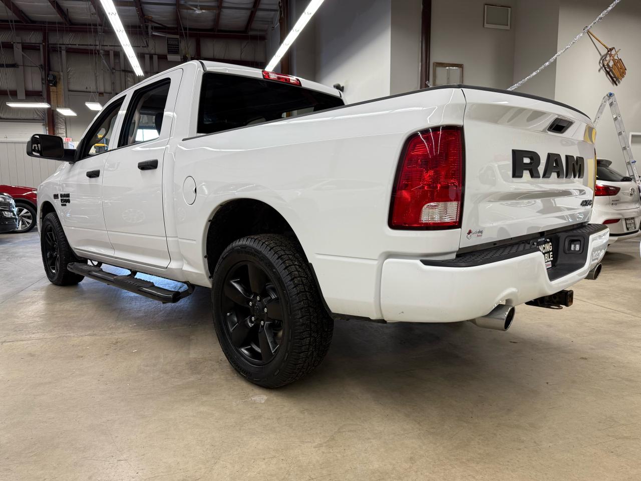 2021 RAM 1500 Classic EXPRESS - Photo #4