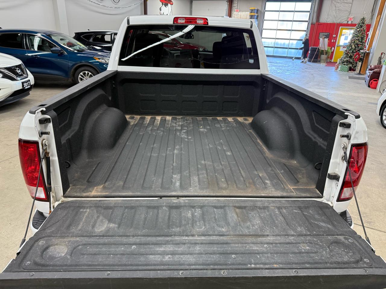 2021 RAM 1500 Classic EXPRESS - Photo #11