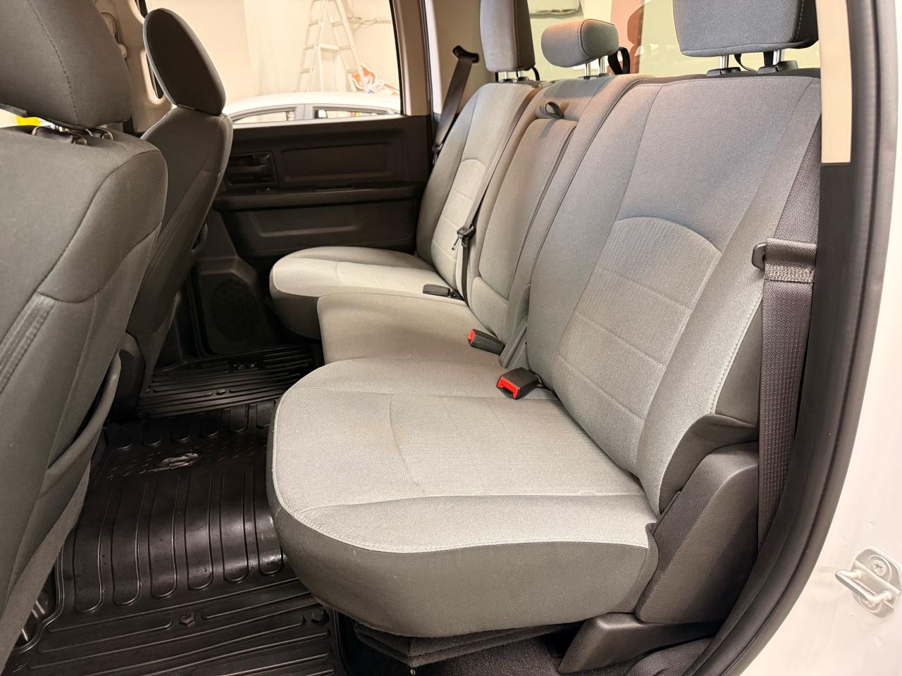 2021 RAM 1500 Classic EXPRESS - Photo #28