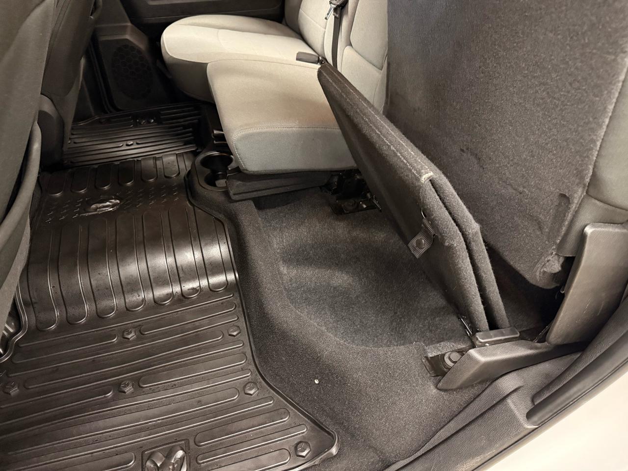 2021 RAM 1500 Classic EXPRESS - Photo #30