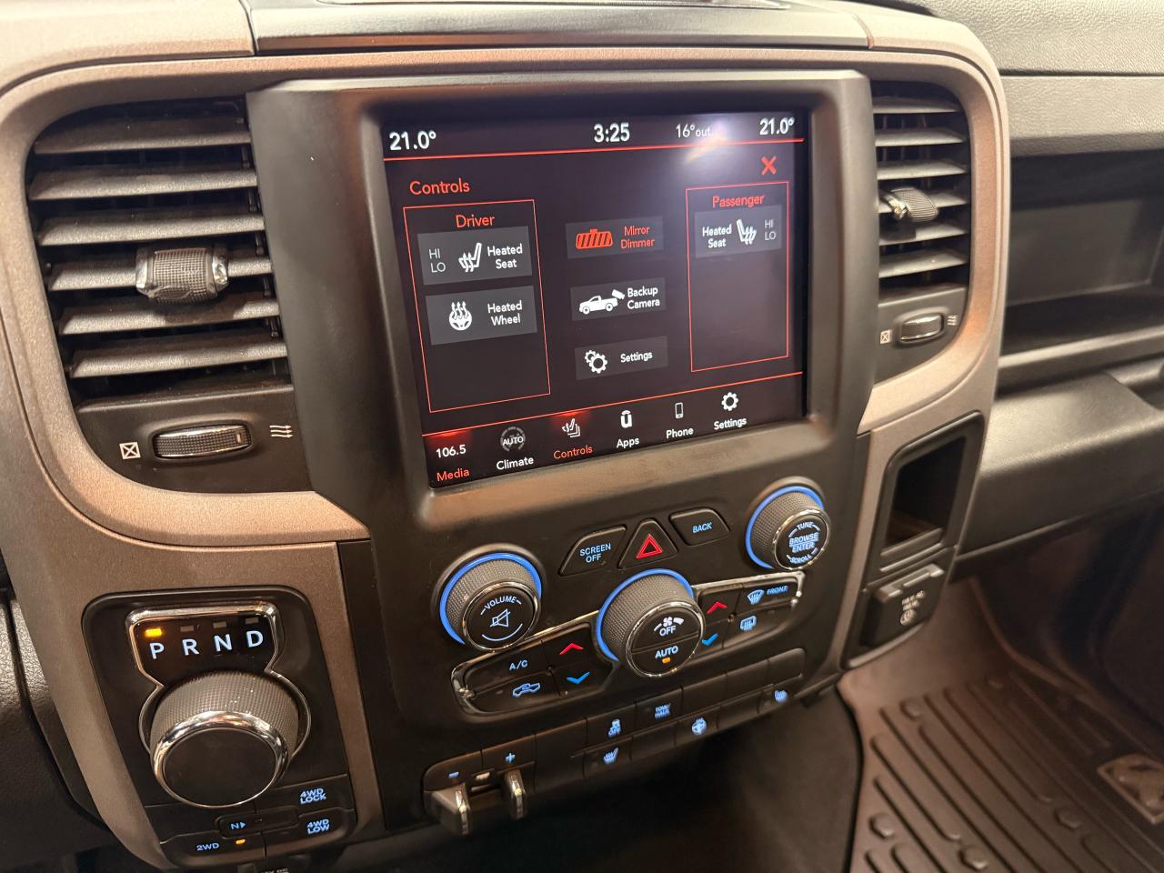 2021 RAM 1500 Classic EXPRESS - Photo #26