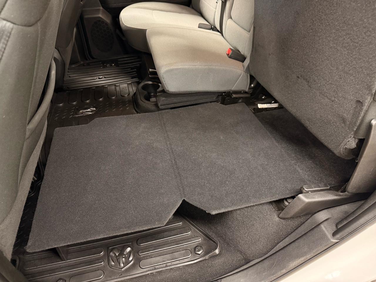 2021 RAM 1500 Classic EXPRESS - Photo #29