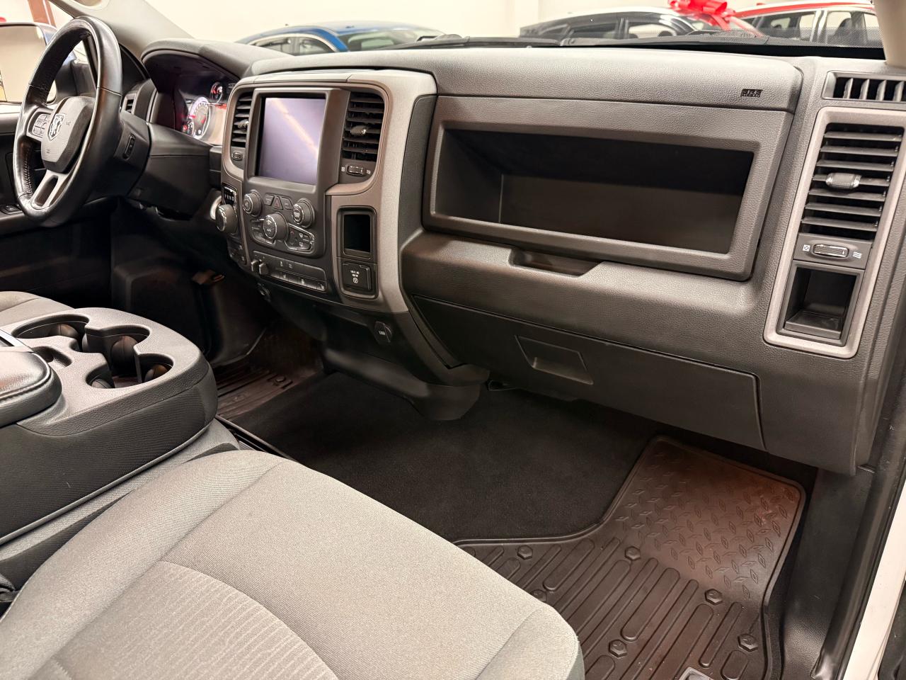 2021 RAM 1500 Classic EXPRESS - Photo #32