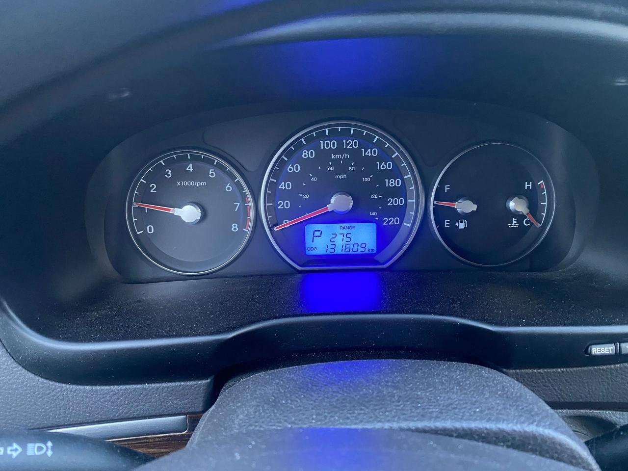 2011 Hyundai Santa Fe GL - Photo #2