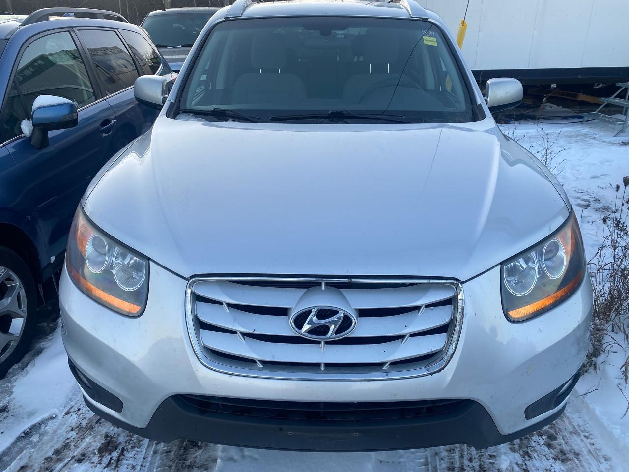 2011 Hyundai Santa Fe GL - Photo #5