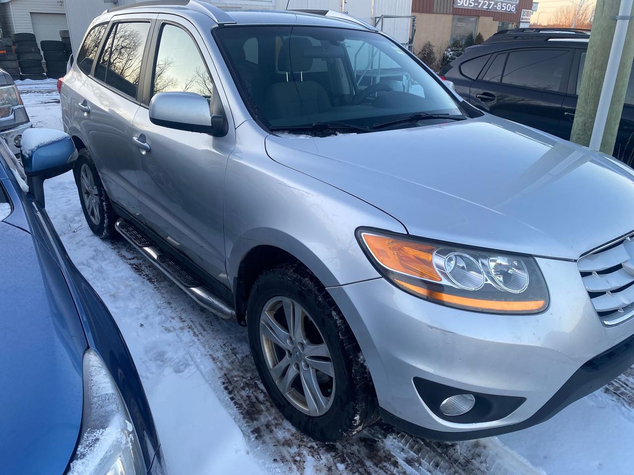 2011 Hyundai Santa Fe GL - Photo #8