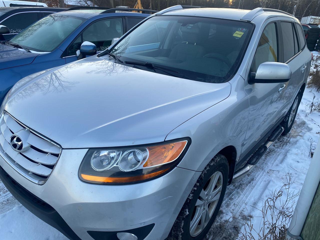 2011 Hyundai Santa Fe GL - Photo #10