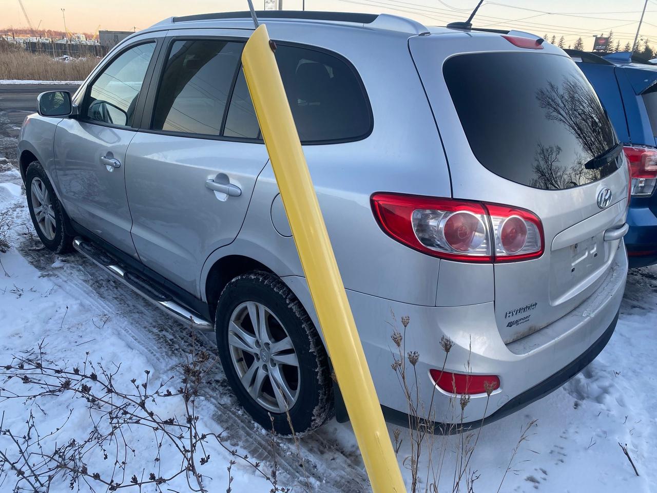 2011 Hyundai Santa Fe GL - Photo #11