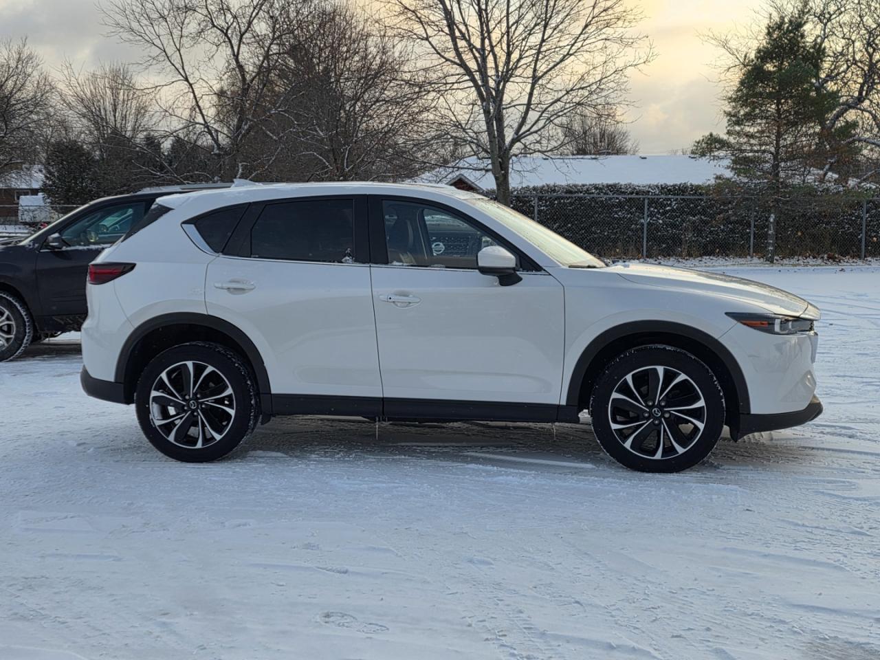 2023 Mazda CX-5 Kuro Edition Photo3