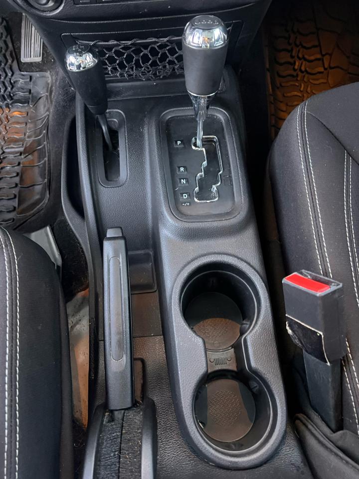 2015 Jeep Wrangler Sahara 4DR *CERTIFIED Photo25