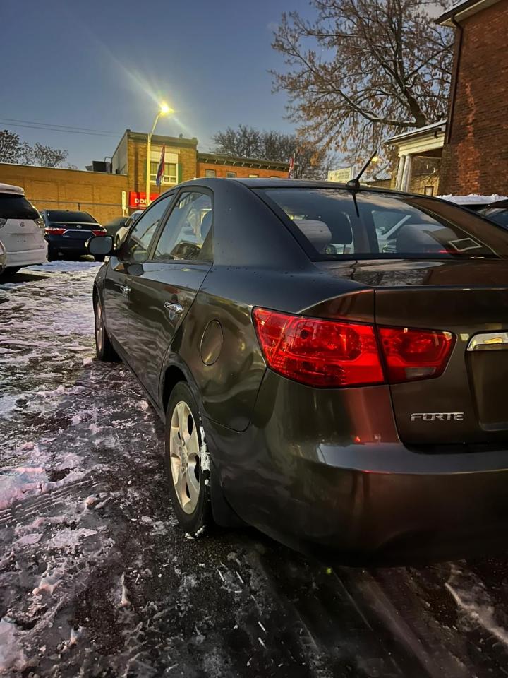 2010 Kia Forte EX - Photo #6