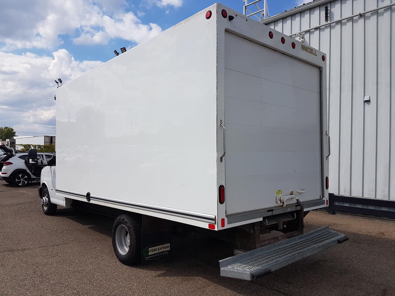 2023 Chevrolet Express 3500 Cutaway Cube Van *16FT UNICELL BOX* Photo2