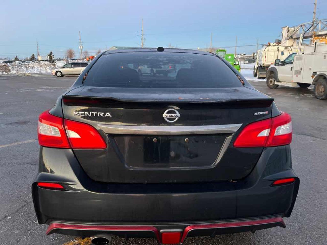 2017 Nissan Sentra NISMO Photo4