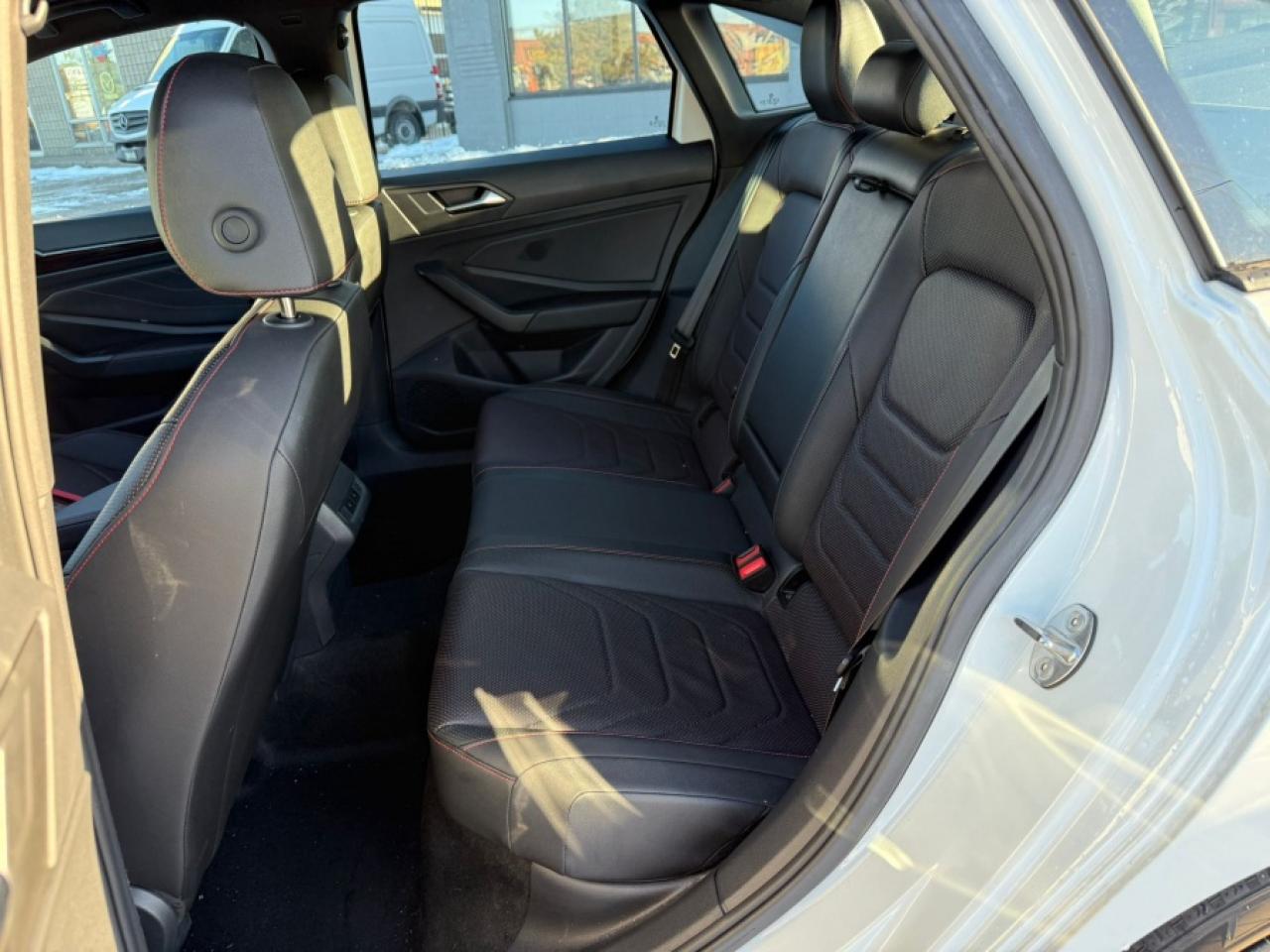 2024 Volkswagen Jetta GLI AUTOBAHN/ ONE OWNER/ SUNROOF/ NAVI/ WIRELESS CARPL - Photo #12