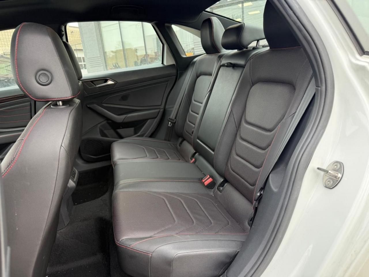 2024 Volkswagen Jetta GLI AUTOBAHN/ ONE OWNER/ SUNROOF/ NAVI/ WIRELESS CARPL - Photo #18