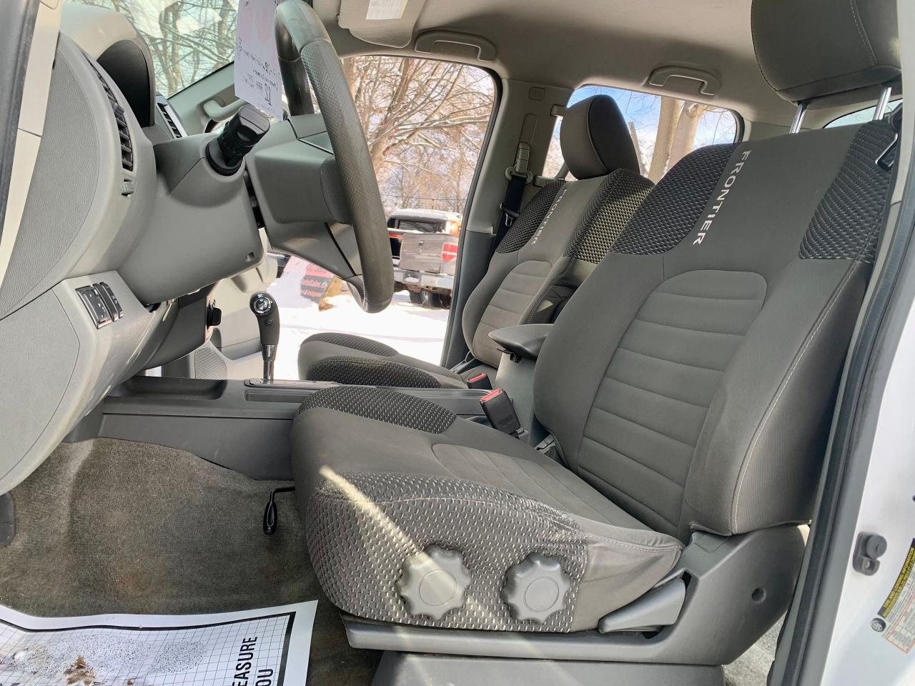 2012 Nissan Frontier SV Photo