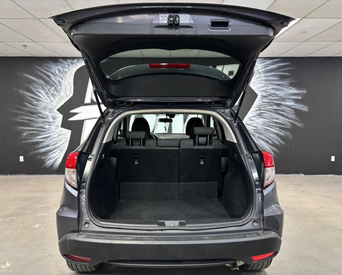 2022 Honda HR-V LX 2WD CVT $0 % DOWN FINANCE OAC Photo4