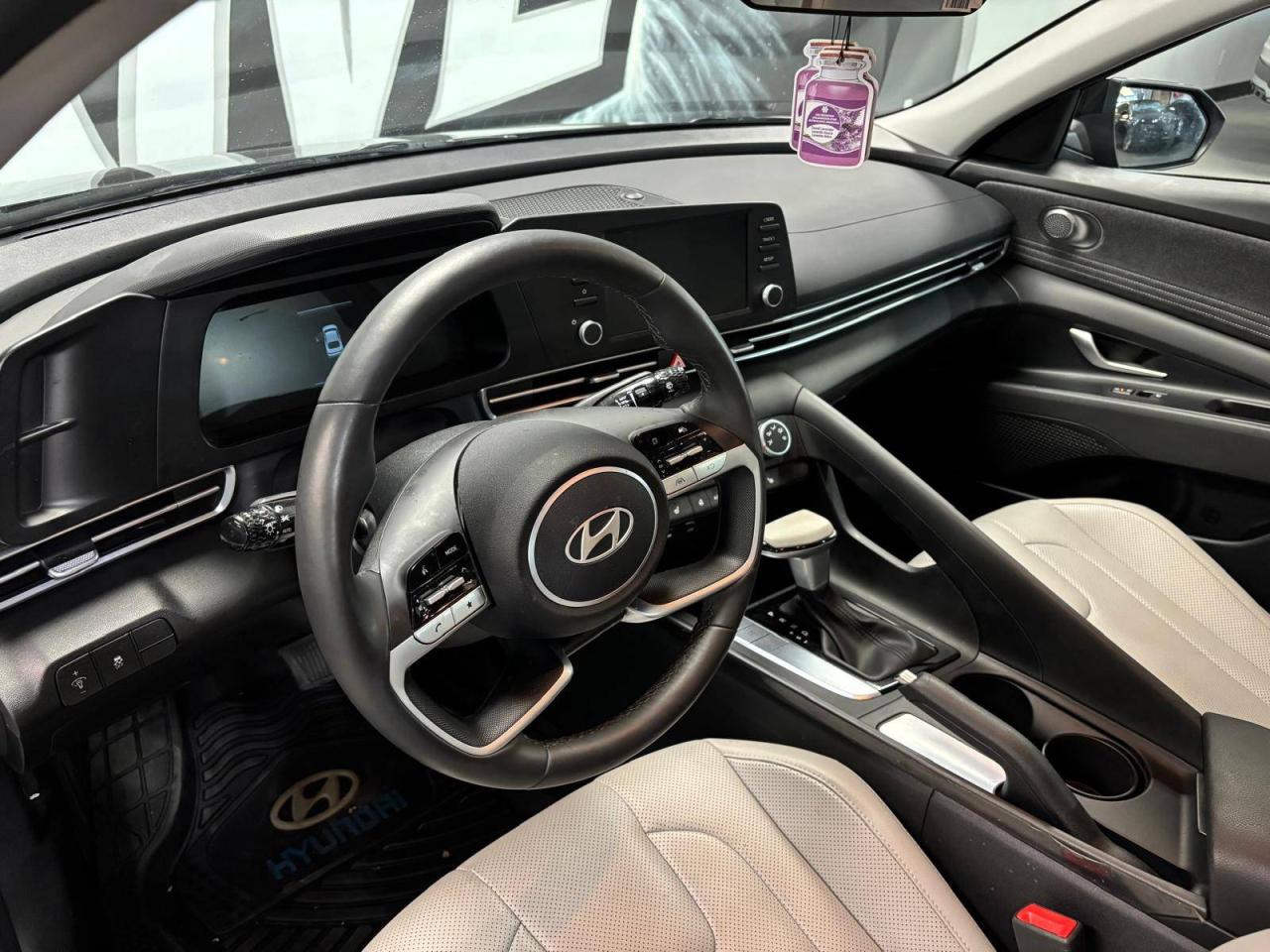 2025 Hyundai Elantra Preferred IVT $0 % DOWN FINANCE OAC Photo