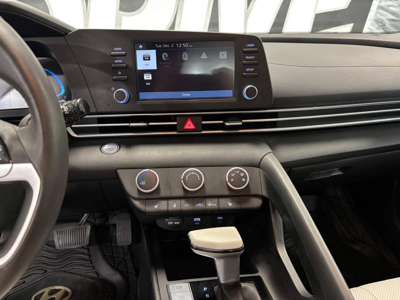 2025 Hyundai Elantra Preferred IVT $0 % DOWN FINANCE OAC Photo