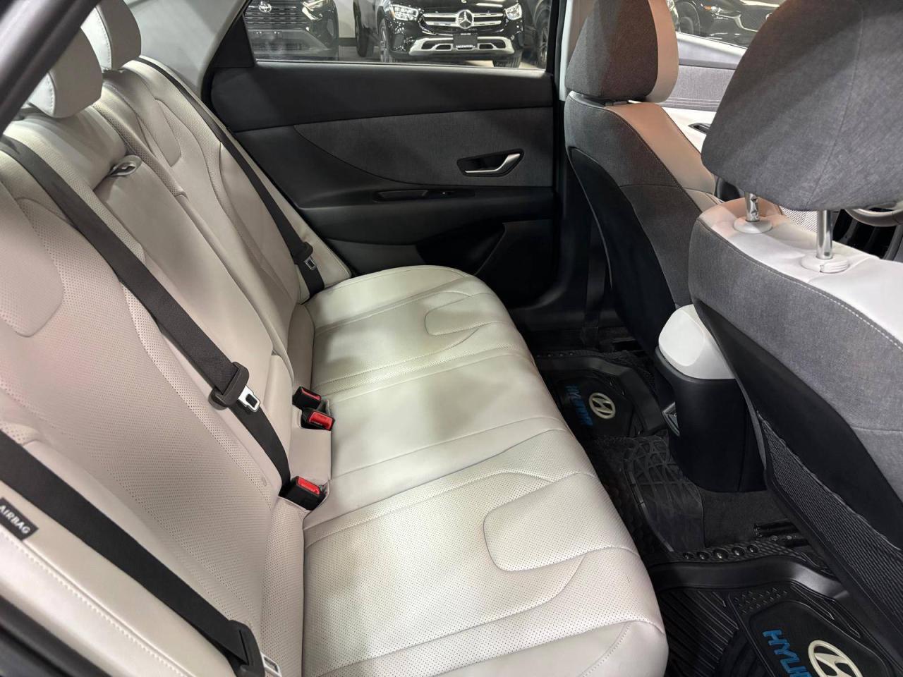 2025 Hyundai Elantra Preferred IVT $0 % DOWN FINANCE OAC Photo