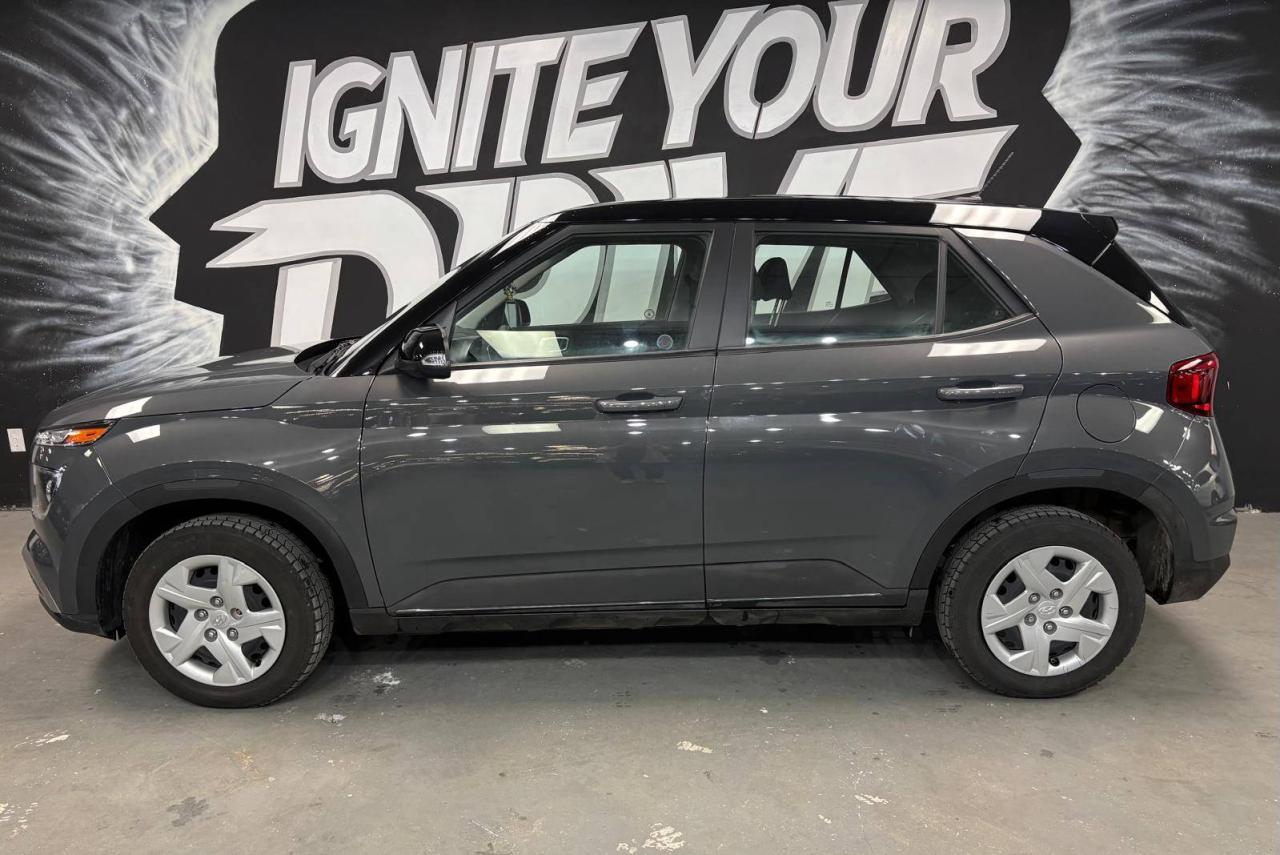 2024 Hyundai Venue Essential IVT w/Two-Tone $0 % DOWN FINANCE OAC Photo2