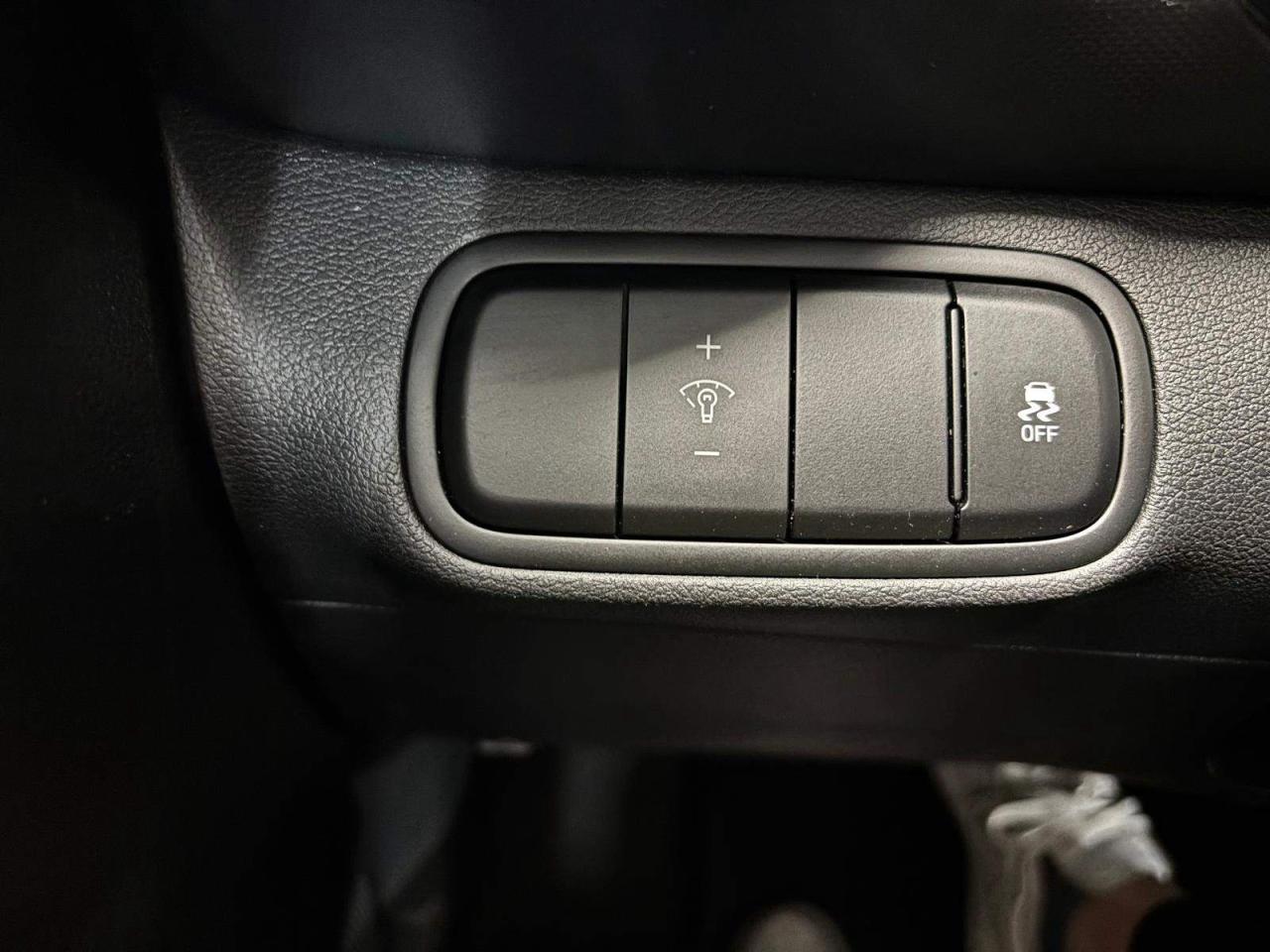 2024 Hyundai Venue Essential IVT w/Two-Tone $0 % DOWN FINANCE OAC Photo