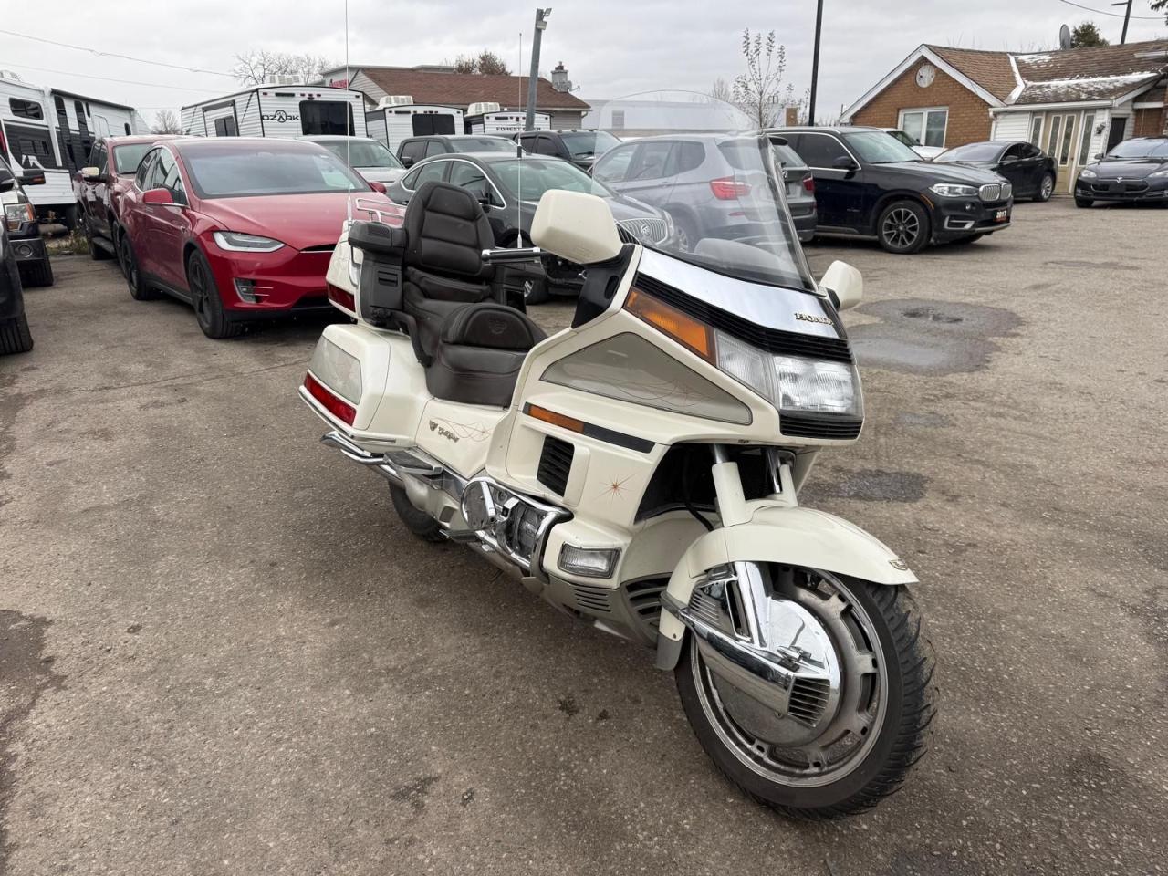 1990 Honda Gold Wing GL1500 SE, GREAT SHAPE, LOADED, AS IS SPECIAL - Photo #11