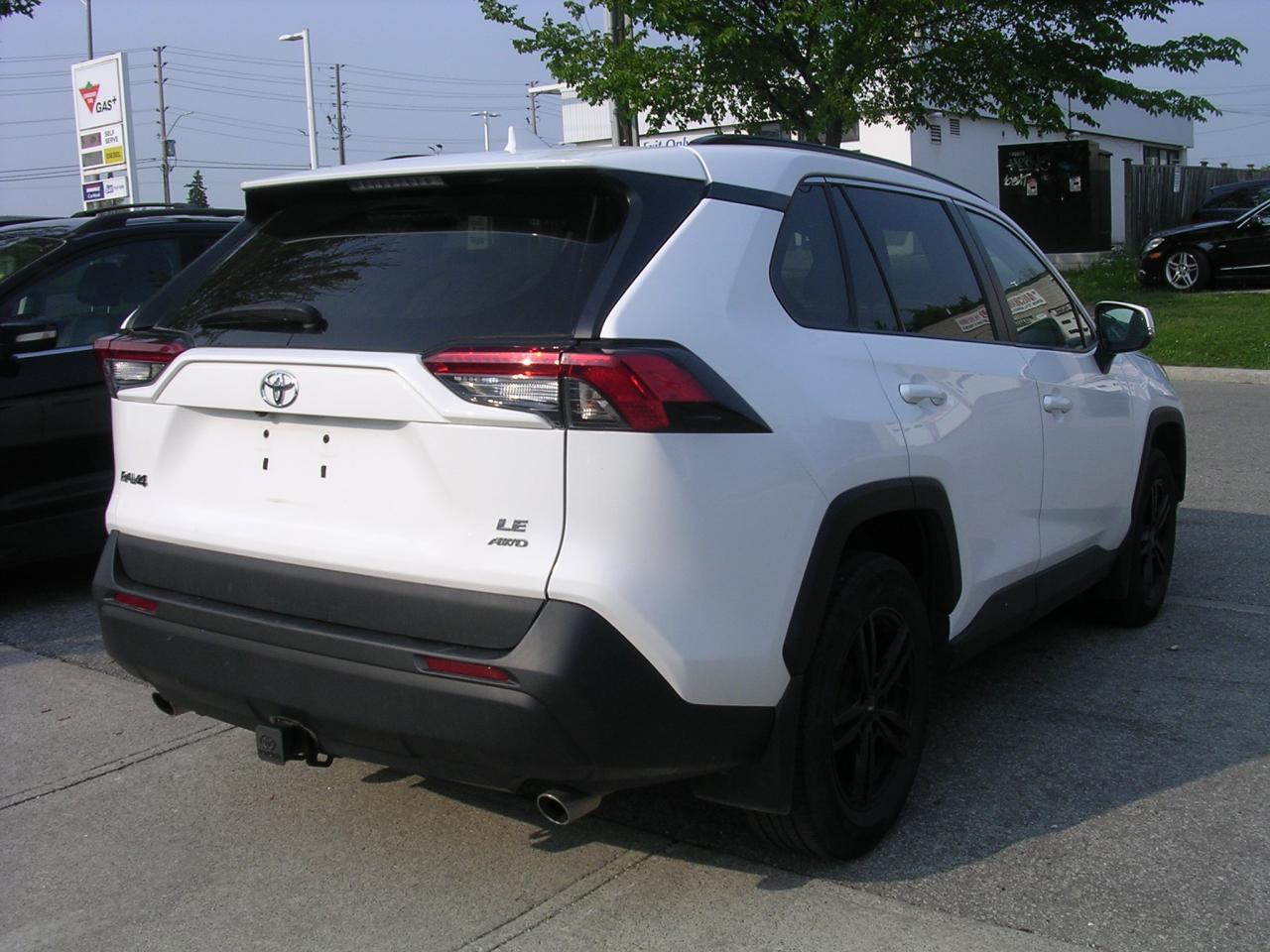 2021 Toyota RAV4 LE AWD Photo2
