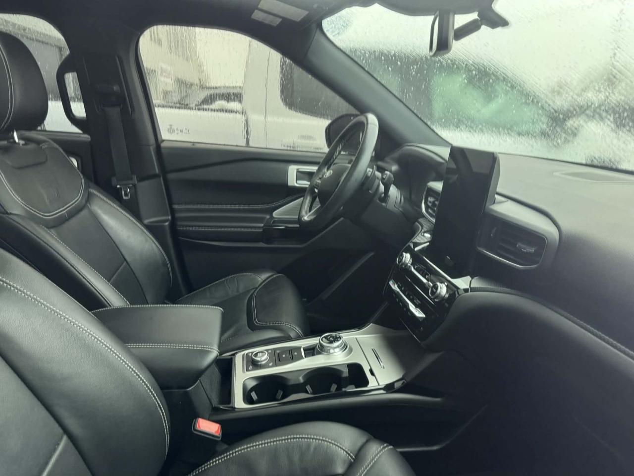 2021 Ford Explorer ST Photo2