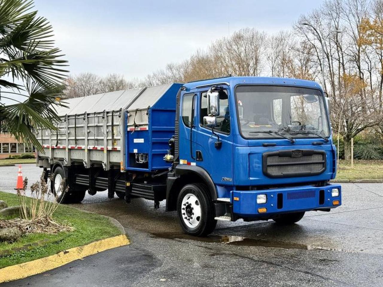 Used 2017 Autocar Xpert Cummins Recycling Dump Truck for sale in Burnaby, BC