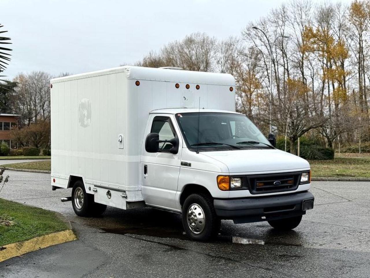 Used 2007 Ford E350 Super Duty Diesel 10-Foot Cube Van with Rear Work Shelves for sale in Burnaby, BC