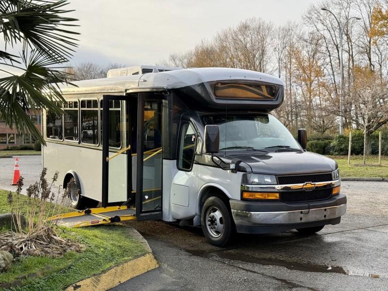 Used 2019 Chevrolet Express 4500 22-Passenger Bus with Wheelchair Ramp for sale in Burnaby, BC