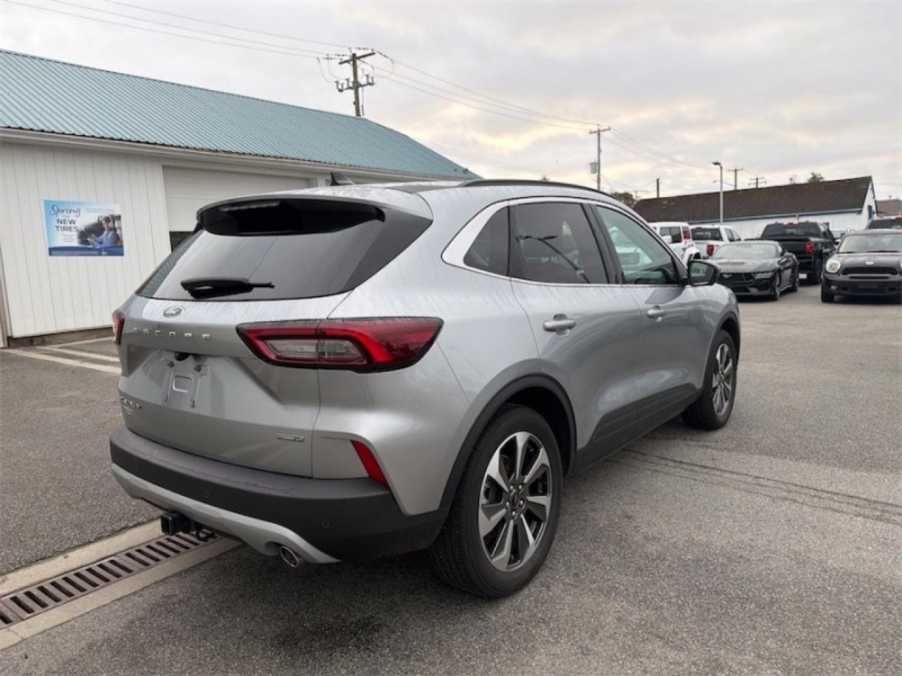 2023 Ford Escape Platinum  - Hybrid - Low Mileage Photo4