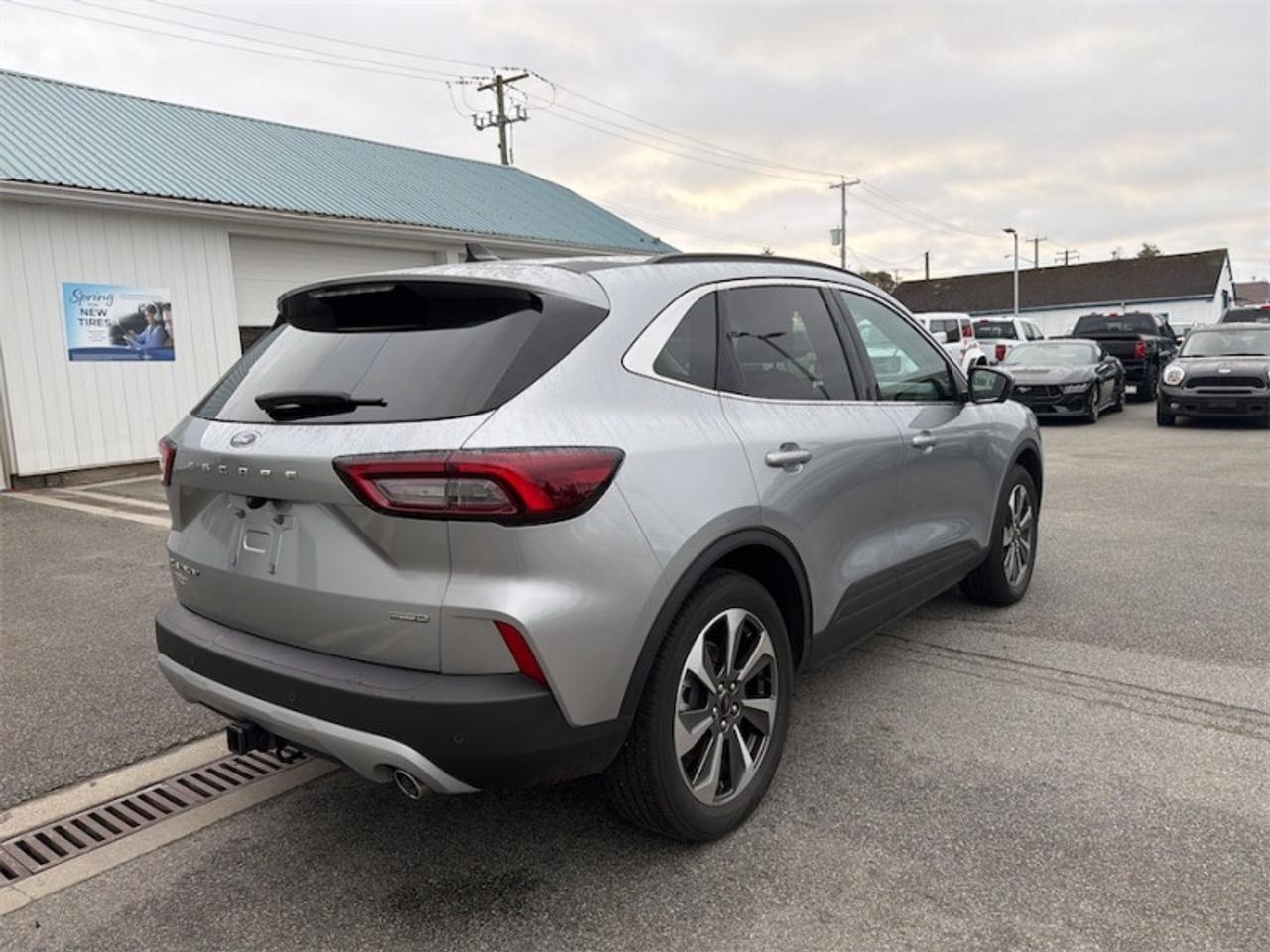 2023 Ford Escape Platinum  - Hybrid - Low Mileage Photo4