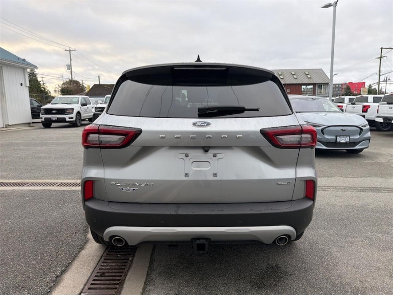 2023 Ford Escape Platinum  - Hybrid - Low Mileage Photo3