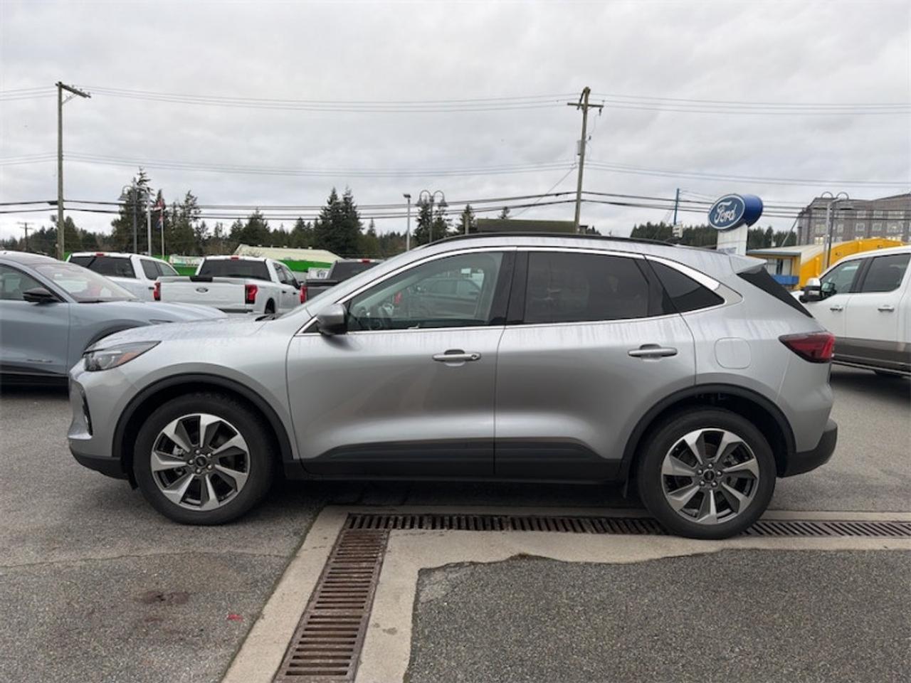 2023 Ford Escape Platinum  - Hybrid - Low Mileage Photo1