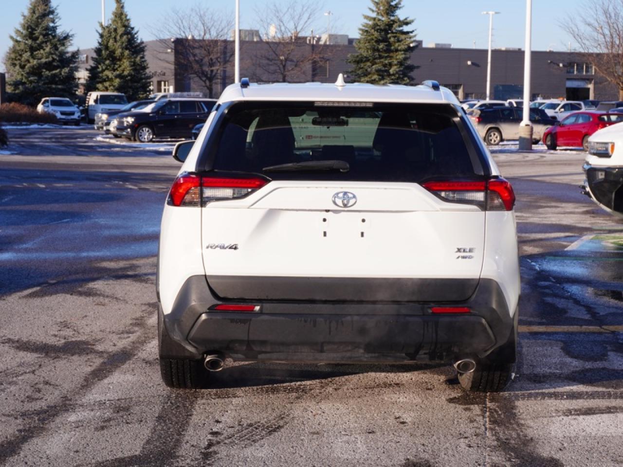 2021 Toyota RAV4 XLE AWD  - Sunroof -  Power Liftgate Photo4