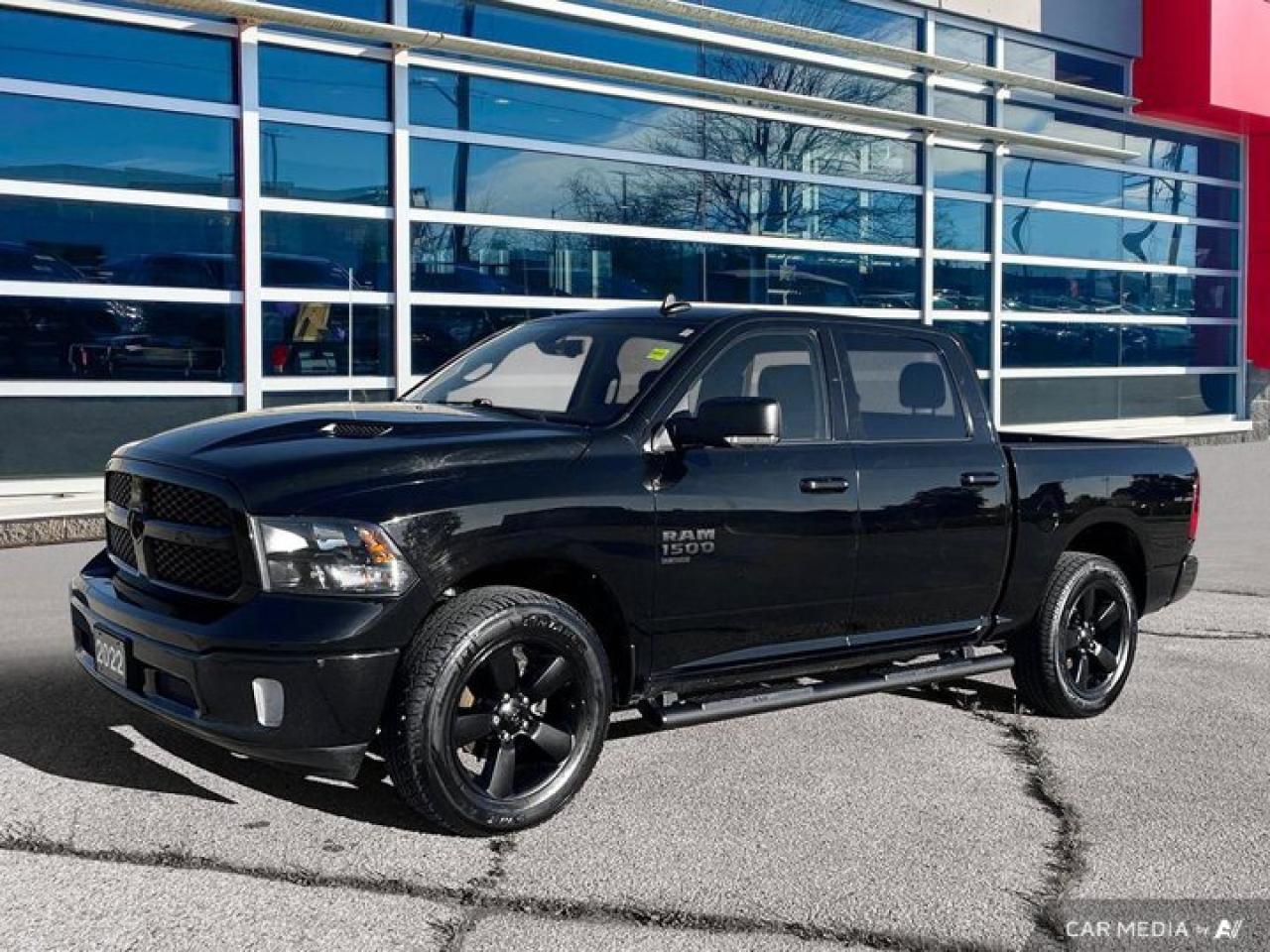 2022 RAM 1500 Classic SLT | Heated Seats/Wheel | Apple Carplay | Black Appearance Pkg | Remote Start | and More ! Photo3