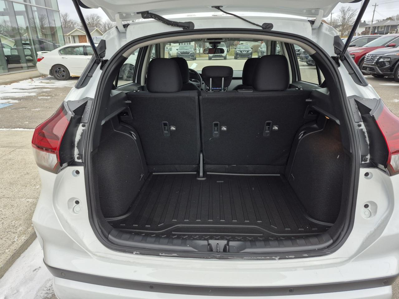 2025 Nissan Kicks Play S FWD Photo28