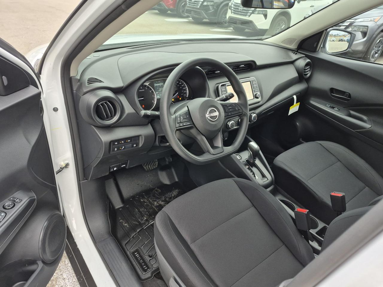 2025 Nissan Kicks Play S FWD Photo6