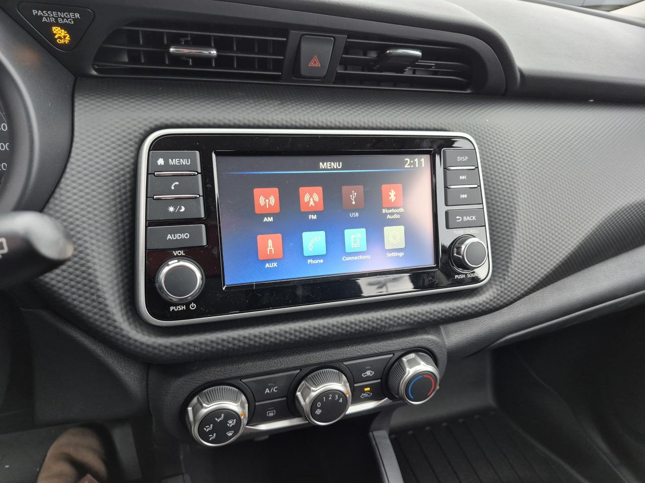 2025 Nissan Kicks Play S FWD Photo9