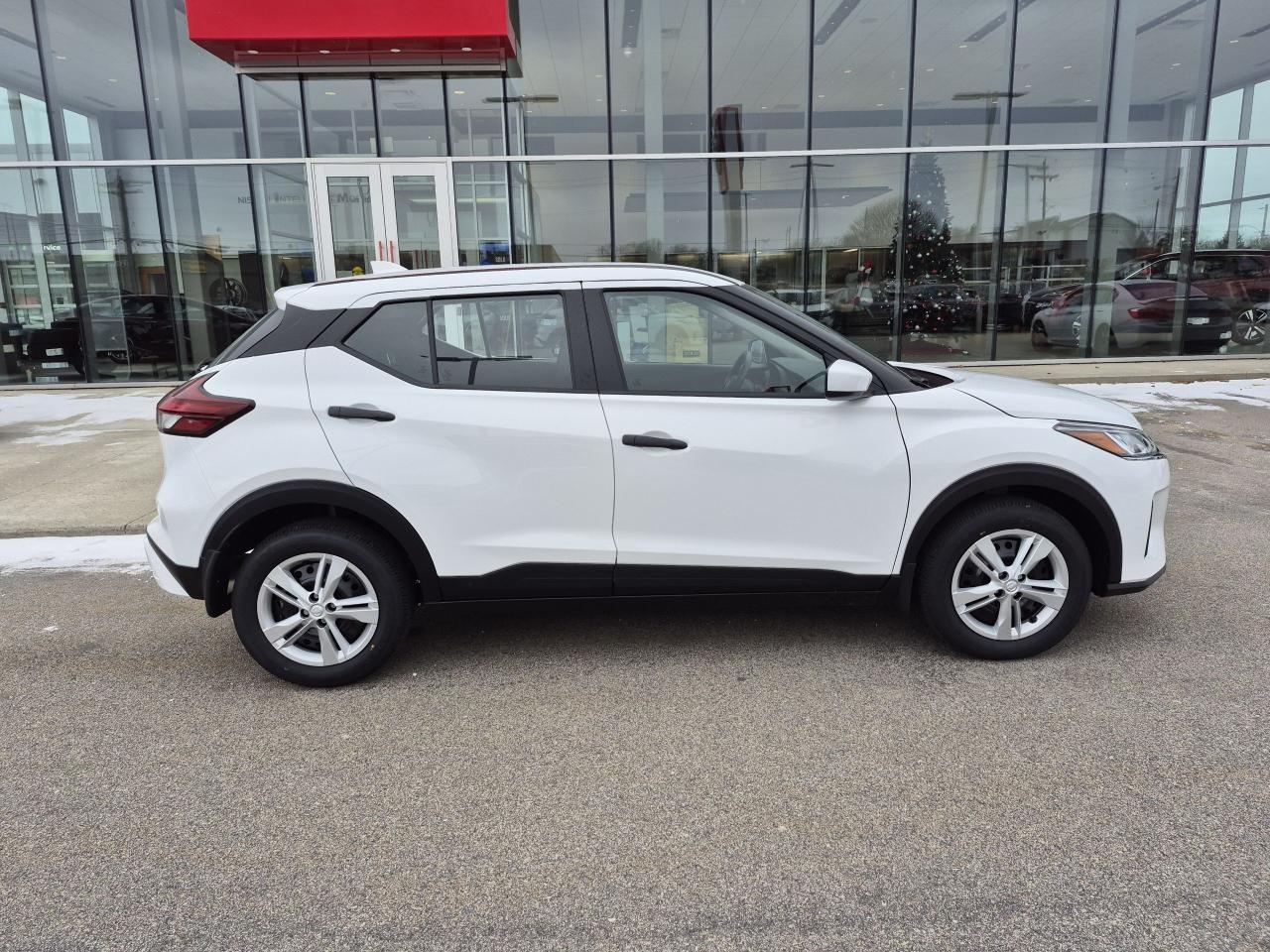 2025 Nissan Kicks Play S FWD Photo20