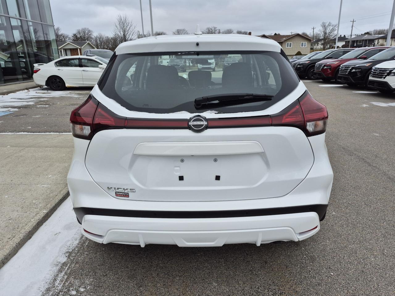 2025 Nissan Kicks Play S FWD Photo4