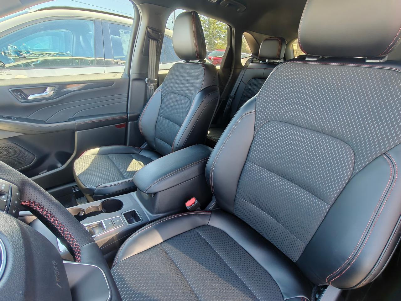 2025 Ford Escape ST-Line AWD Photo4