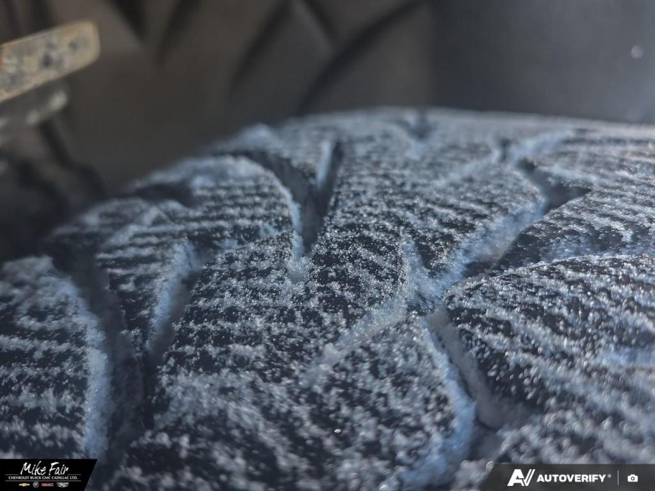 2018 GMC Acadia SLE-1 Dual Zone Climate Control, bluetooth, Android/Apple CarPlay, back up camera Photo