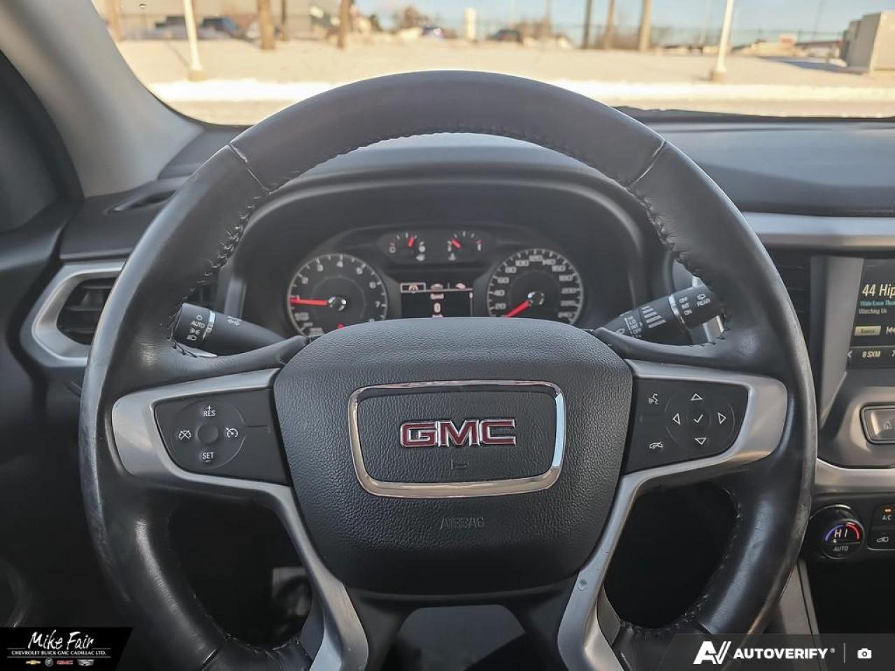 2018 GMC Acadia SLE-1 Dual Zone Climate Control, bluetooth, Android/Apple CarPlay, back up camera Photo